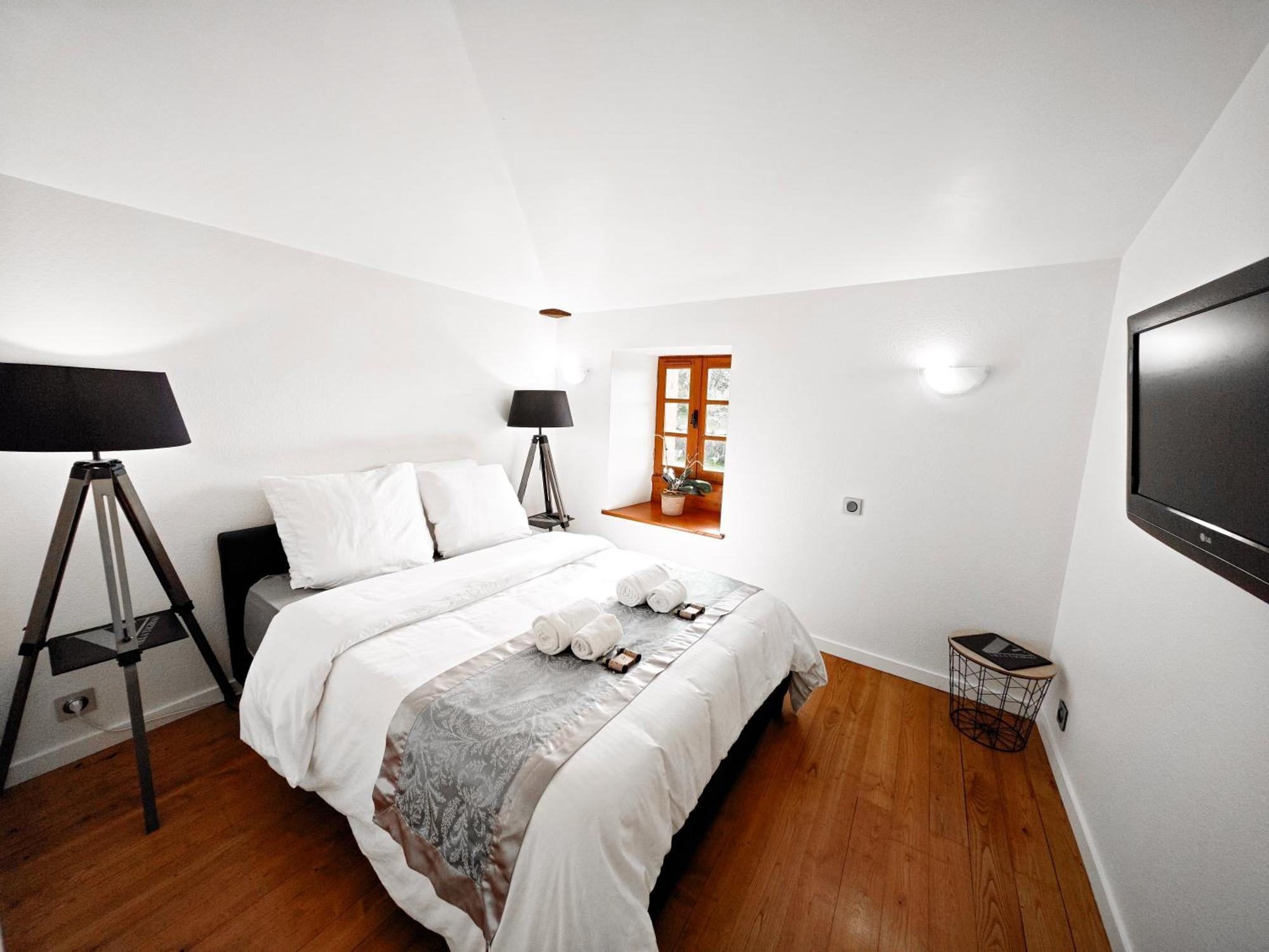 Villa Tagibao Avec Piscine Chauffee Et Spa Lesterps Kültér fotó