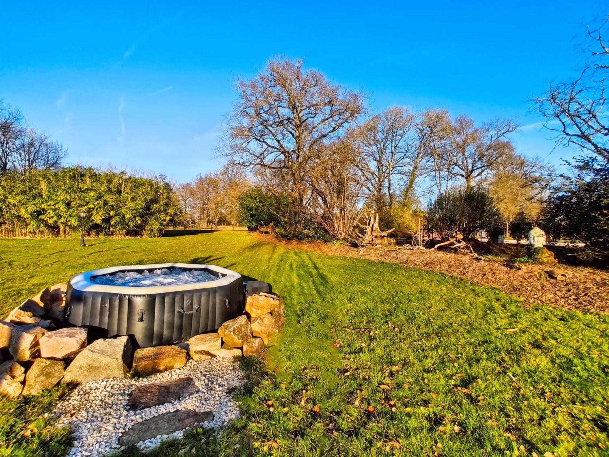 Villa Tagibao Avec Piscine Chauffee Et Spa Lesterps Kültér fotó