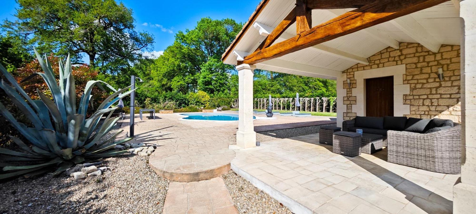 Villa Tagibao Avec Piscine Chauffee Et Spa Lesterps Kültér fotó