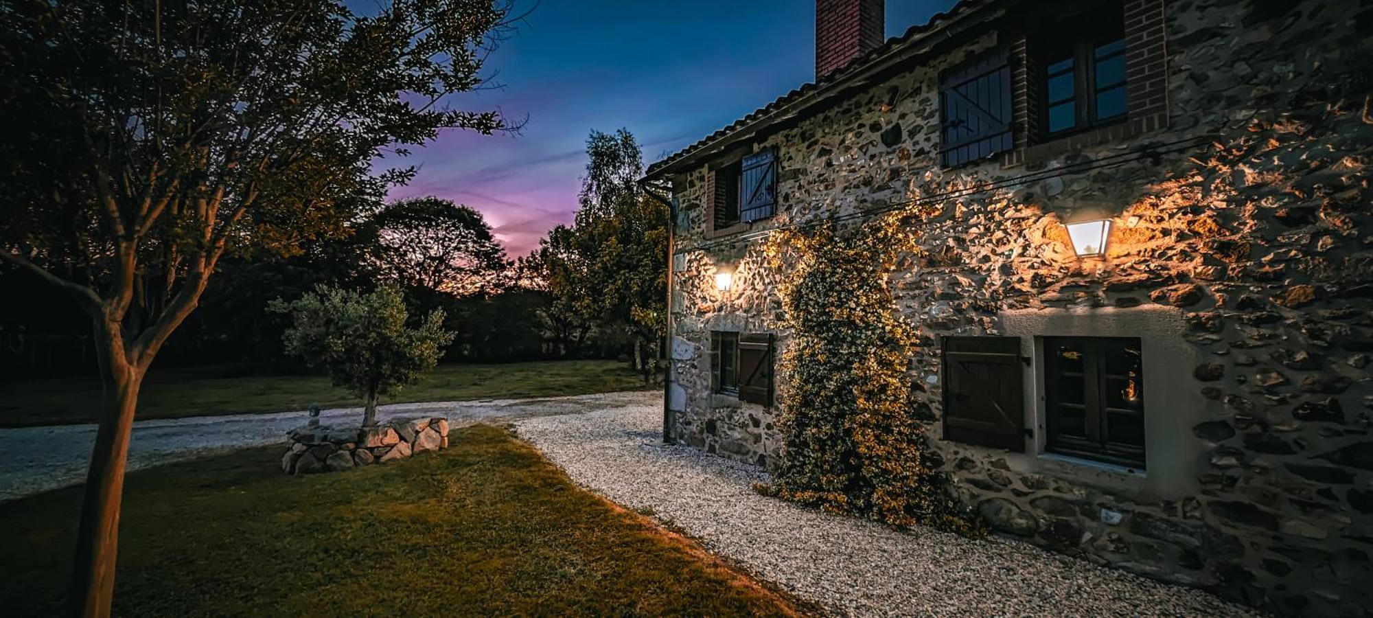 Villa Tagibao Avec Piscine Chauffee Et Spa Lesterps Kültér fotó