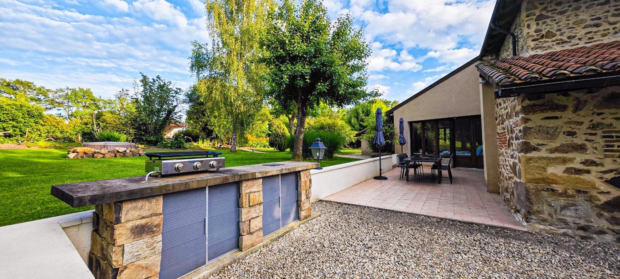 Villa Tagibao Avec Piscine Chauffee Et Spa Lesterps Kültér fotó