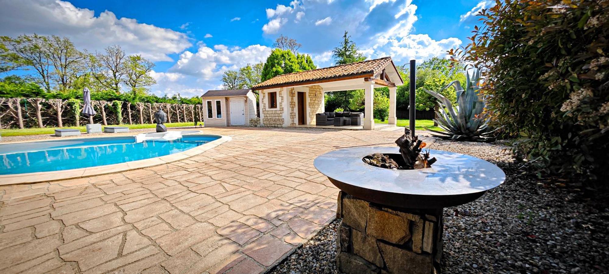 Villa Tagibao Avec Piscine Chauffee Et Spa Lesterps Kültér fotó